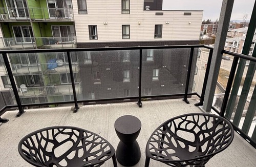 Plateau Apartment | Stylish 1-Bedroom Apartment in Quebec| Prisme