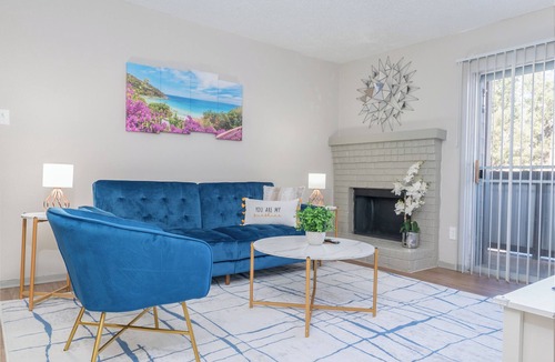 South Lamar Apartment | Stylish 1 Bedroom Apartment at SoLA, 5 Minutes to Downtown