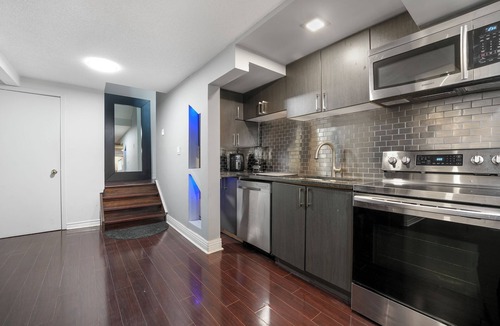 Richmond Hill Apartment | Stylish 1 bedroom basement unit with renovated bathroom & in-suit Jacuzzi.