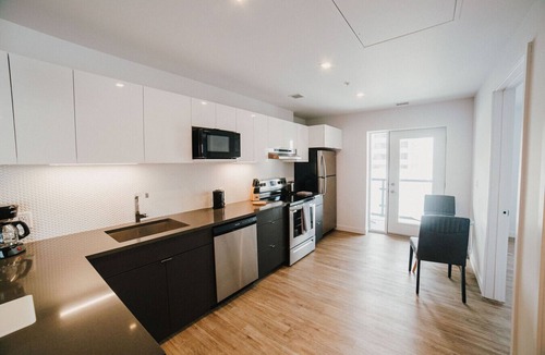 Winnipeg Apartment | Stylish 1-Bedroom Downtown Winnipeg with Gym