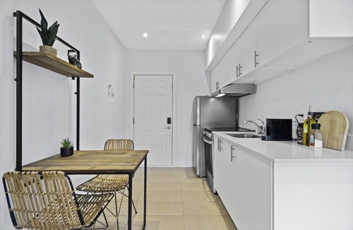 Little Italy Apartment | Stylish 1-Bedroom Haven by Jean Talon Market