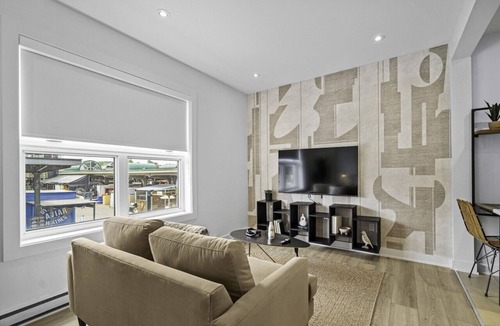 Little Italy Apartment | Stylish 1-Bedroom Haven by Jean Talon Market