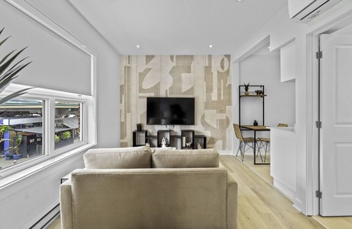 Little Italy Apartment | Stylish 1-Bedroom Haven by Jean Talon Market