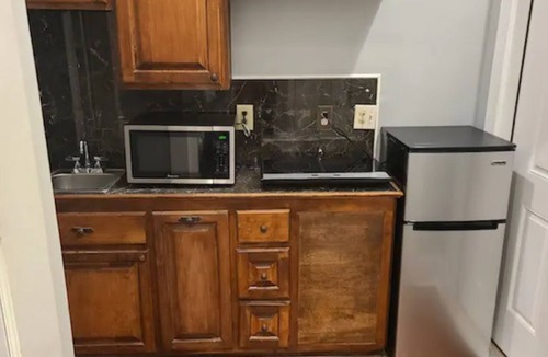 Downtown Jackson House | Stylish 1 bedroom studio with kitchenette
