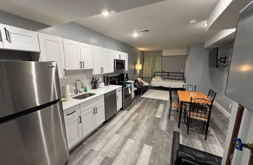 East Parkside Apartment | Stylish 1-Bedroom Escape – Comfort & Convenience, Sleeps 3