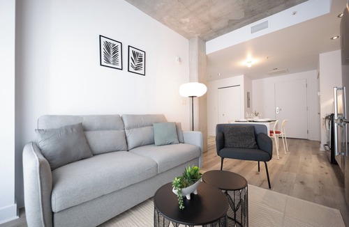 International District Apartment | Stylish 1 BR in Old Port Montreal