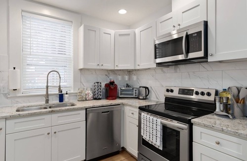 Downtown Columbus House | Stylish 12 BD |24 Guests| Next to DT| Free Parking