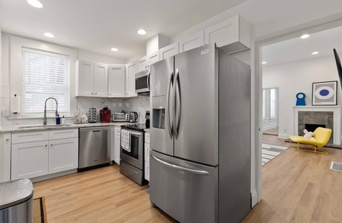 Downtown Columbus House | Stylish 12 BD |24 Guests| Next to DT| Free Parking