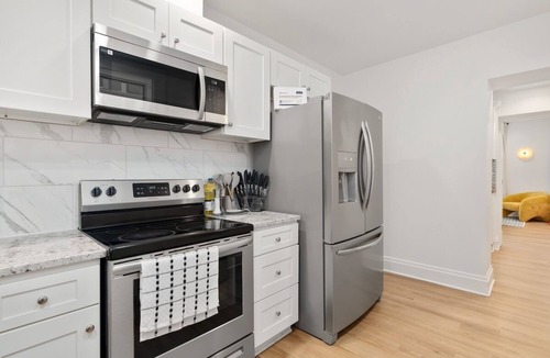 Downtown Columbus House | Stylish 12 BD |24 Guests| Next to DT| Free Parking