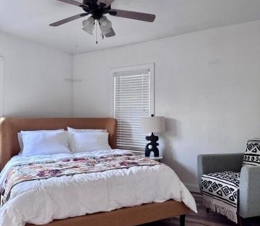 Jefferson House | Stylish 1940s Home with Barn Guest House