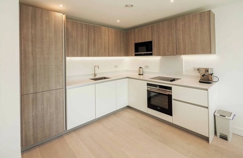 Addison Apartment | Stylish 1BD Flat with Gym and Lift access!