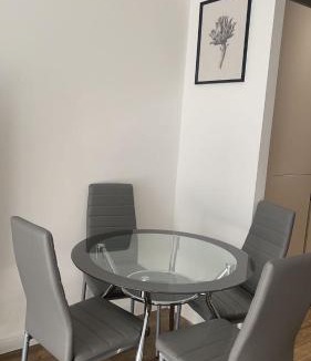 Thames Apartment | Stylish 1bed apartment, sleeps 4 in Barking Ig11