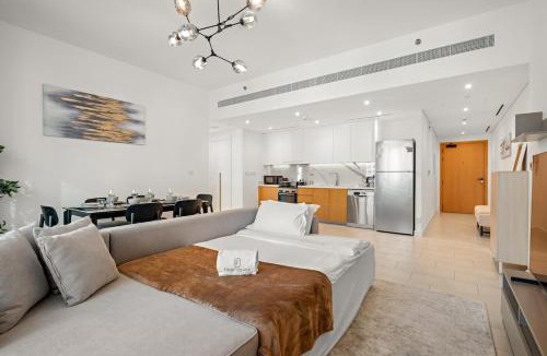 Jumeirah Beach Residence Apartment | Stylish 1BR Apartment in JBR with Beach Access & Dubai Marina Views