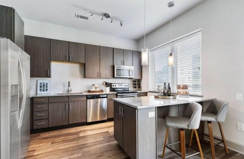 Uptown Condo | Stylish 1BR at Miro – Rooftop Pool and Fire Pit!