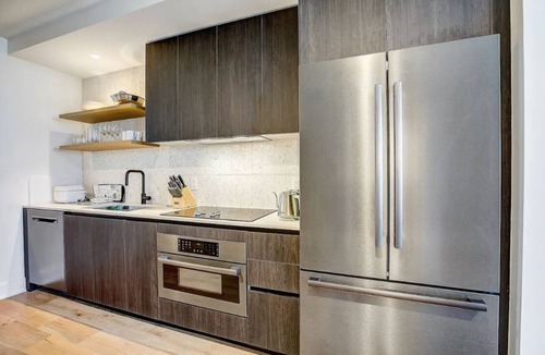 Rainey Street Historic District Condo | Stylish 1BR Austin Escape w/Heated Rooftop Pool