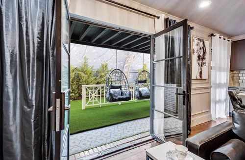 Peak's Suburban Addition Condo | Stylish 1BR furnished condo in Central Dallas featuring a high-end kitchen, king bed, 65” smart TV, and access to an award-winning courtyard retreat.