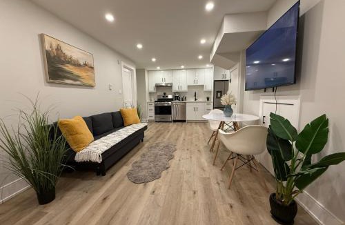 Beaconsfield Village Apartment | Stylish 1BR in Queen West