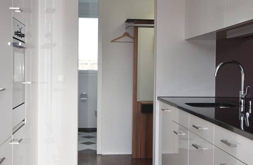 Seefeld Apartment | Stylish 1BR near lake and Opera (Flower 52)