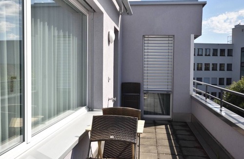 Seefeld Apartment | Stylish 1BR near lake and Opera (Flower 52)