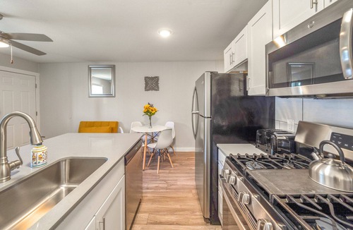 Brentwood Apartment | Stylish 1BR Near UT | Brentwood | Evonify 2340