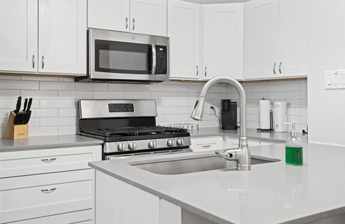 Highland Apartment | Stylish 1BR Near UT Highland Evonify