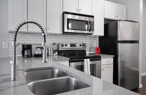 St. Edwards Apartment | Stylish 1BR w/Bonus Beds + Pool | Near SoCo