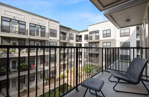 St. Edwards Apartment | Stylish 1BR w/Bonus Beds + Pool | Near SoCo