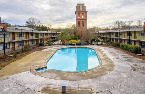 Downtown Apartment | Stylish 1BR w/Pool in Prime Downtown Location