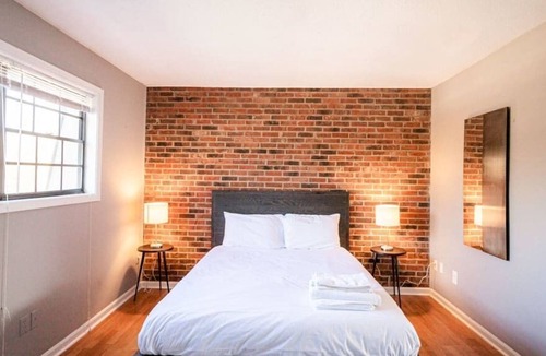 Downtown Apartment | Stylish 1BR w/Pool in Prime Downtown Location