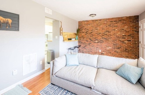 Downtown Apartment | Stylish 1BR w/Pool in Prime Downtown Location