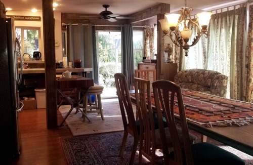 Bremerton Cottage | Stylish 1BR Waterfront Cottage w/Garden & Fire Pit