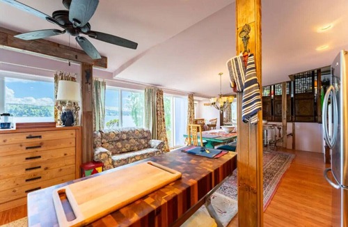 Bremerton Cottage | Stylish 1BR Waterfront Cottage w/Garden & Fire Pit