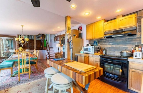 Bremerton Cottage | Stylish 1BR Waterfront Cottage w/Garden & Fire Pit