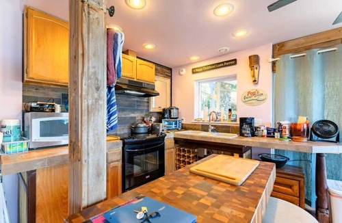 Bremerton Cottage | Stylish 1BR Waterfront Cottage w/Garden & Fire Pit
