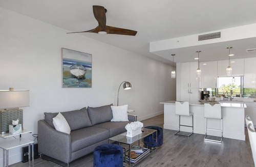 Central Sarasota Condo | Stylish 2/2 CORNER UNIT Pool View w/2 terraces 4th Floor