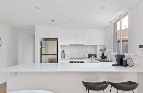 Camperdown Apartment | Stylish 2-Bed Apartment with Pool in Camperdown