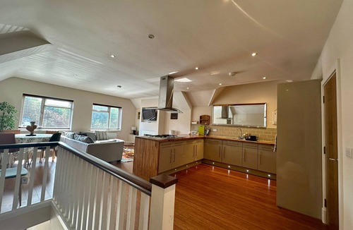 Begbroke Apartment | Stylish 2 Bed Apartment, sleeps 4