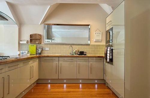 Begbroke Apartment | Stylish 2 Bed Apartment, sleeps 4