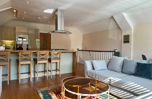 Begbroke Apartment | Stylish 2 Bed Apartment, sleeps 4