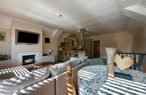 Begbroke Apartment | Stylish 2 Bed Apartment, sleeps 4