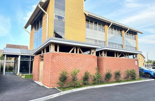 Dudley Apartment | Stylish 2 Bed Apartment - Sleeps 4 - Free Parking