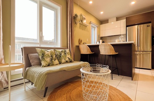 Cote-Des-Neiges—Notre-Dame-De-Grace Apartment | Stylish 2-Bed Condo – Explore Montreal from Beaconsfield