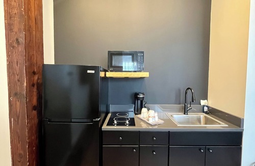 Downtown Toledo Apartment | Stylish 2-Bed Downtown Loft