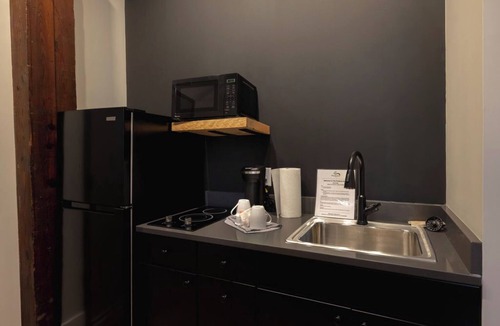 Downtown Toledo Apartment | Stylish 2-Bed Downtown Loft