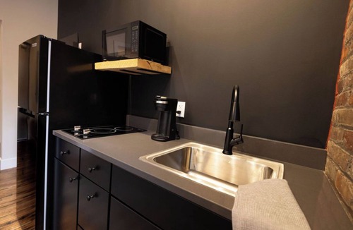 Downtown Toledo Apartment | Stylish 2-Bed Downtown Loft