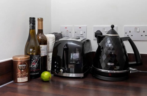 Tower Hamlets Apartment | Stylish 2 Bed Duplex by Canal - Bow