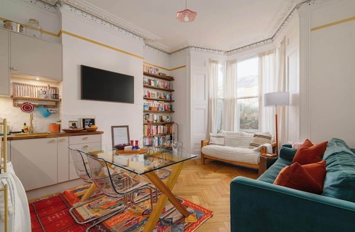 Stroud Green Apartment | Stylish 2-Bed Flat with Balcony & Garden, Haringey