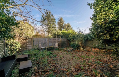 Stroud Green Apartment | Stylish 2-Bed Flat with Balcony & Garden, Haringey