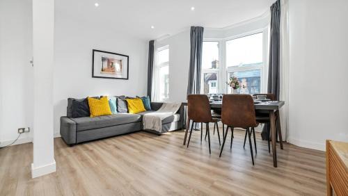 Higham Hill Apartment | Stylish 2-Bed flat in E17