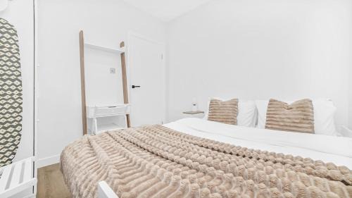 Higham Hill Apartment | Stylish 2-Bed flat in E17